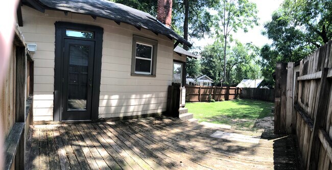 Building Photo - 1104 Hogan St