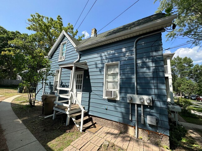 Building Photo - 938 E Dayton St