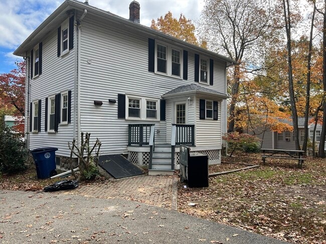 Building Photo - 581 Liberty St