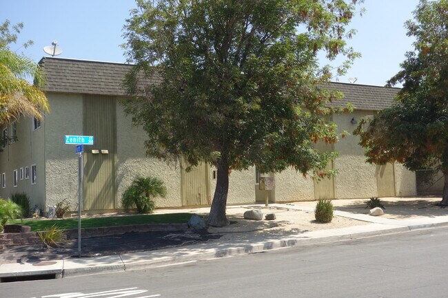 Building Photo - Large Two Story Renovated Townhouse Apartment in South Chula Vista