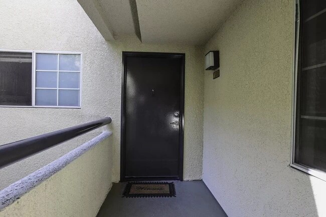 Building Photo - 5515 Canoga Ave