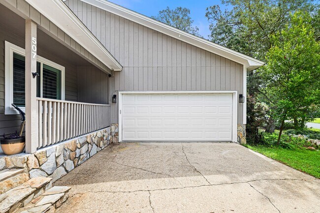 Building Photo - 507 Nassau Dr