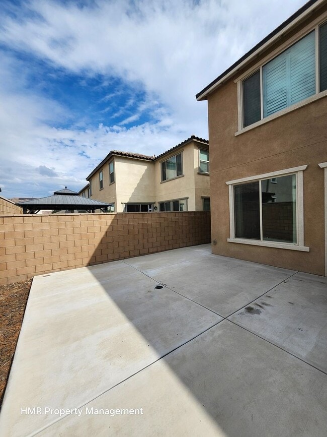 Building Photo - Beautiful two story 5 bedroom in ontario R...
