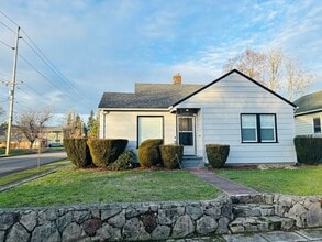 Building Photo - Charming Downtown Vancouver Bungalow