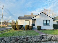 Building Photo - Charming Downtown Vancouver Bungalow