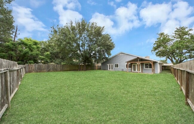 Building Photo - 9638 Ravensworth Dr