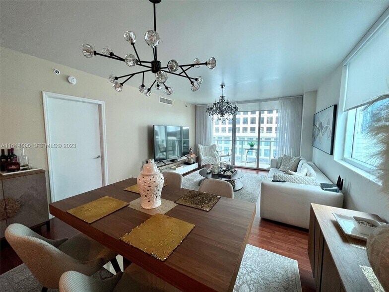 Building Photo - 500 Brickell Ave
