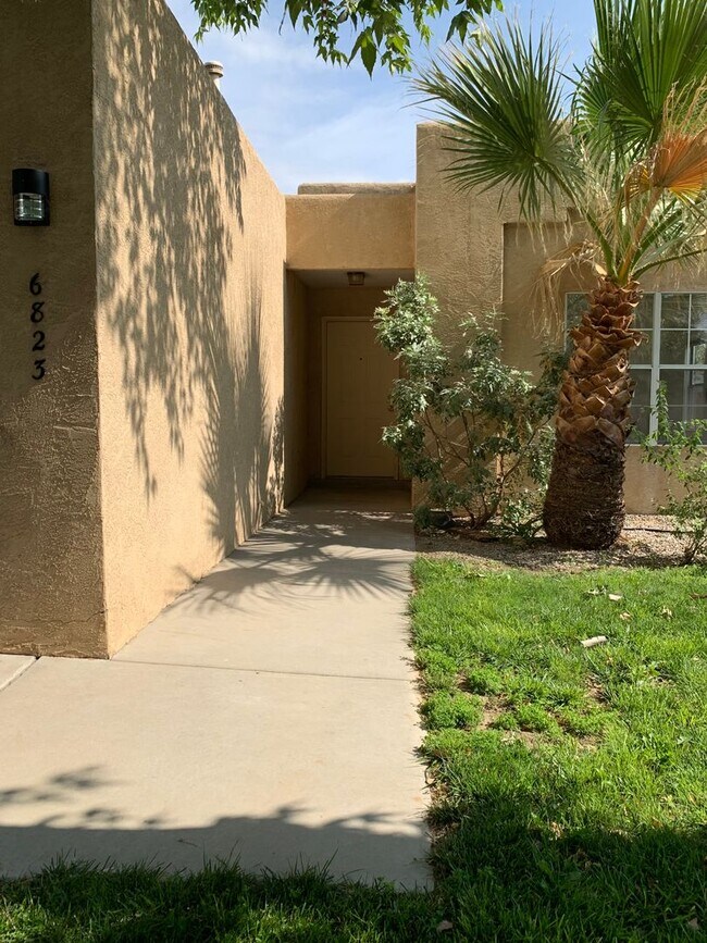 Building Photo - Lovely 3 Bedroom, 2 Bath In The NW!