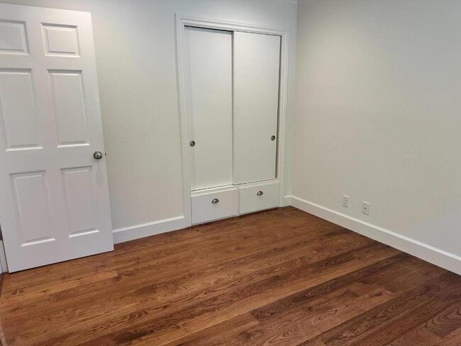 Building Photo - 15 Martin Ln