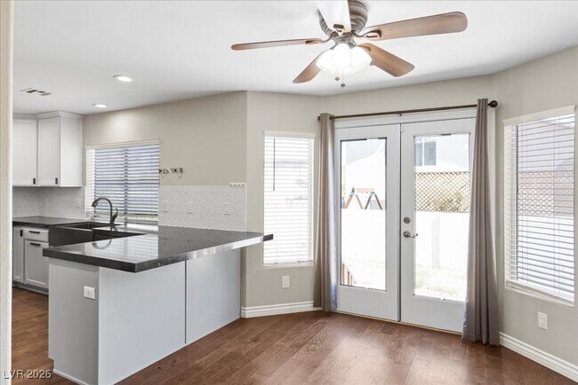 Building Photo - 2842 Via Florentine St