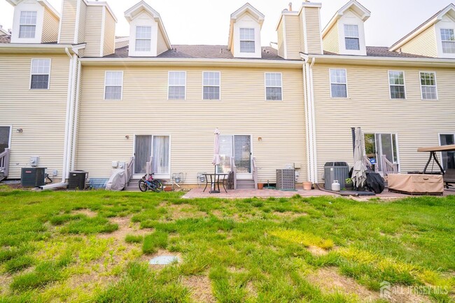 Building Photo - 908 Blossom Cir