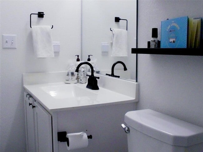 Building Photo - 10629 Sunday Dr