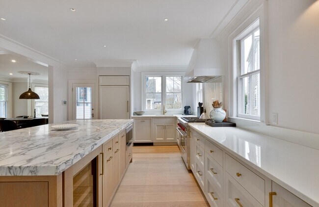 Building Photo - 51 Fair St