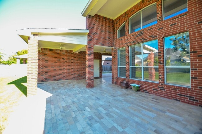 Building Photo - 4315 Village Forest Dr