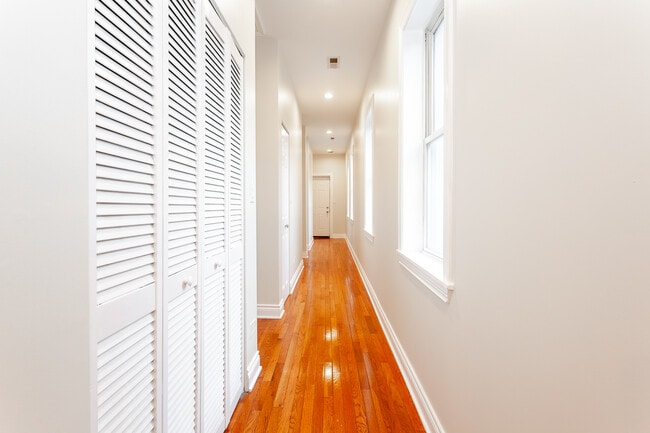 Building Photo - 4610 S Marshfield Ave