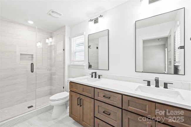 Building Photo - 2015 Wilson Ave