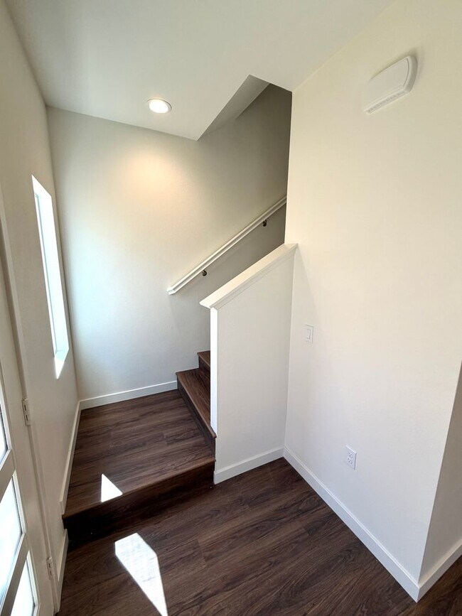 Building Photo - Brand New 2 Bedroom 1 1/2 Bath Townhouse!!!  Move in Special!! $1000 off 1st Month's Rent!!