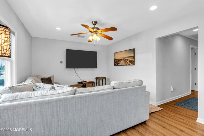 Building Photo - 27 Arnold Ave