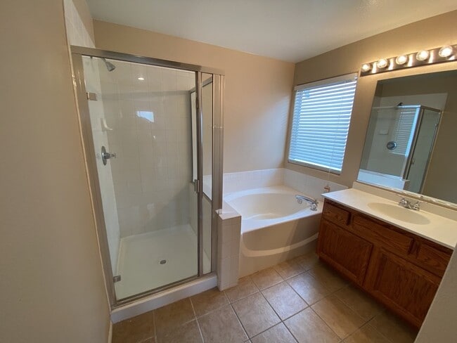 Building Photo - Stunning 3-bedroom, 2.5-bathroom rental