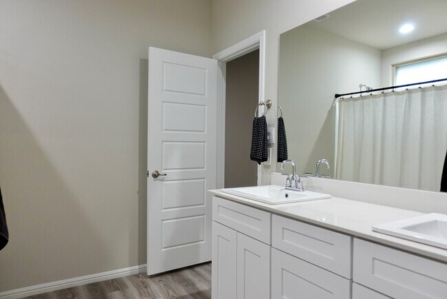 Building Photo - 6402 Globe Life Ct
