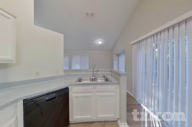 Building Photo - 806 Gable Ave