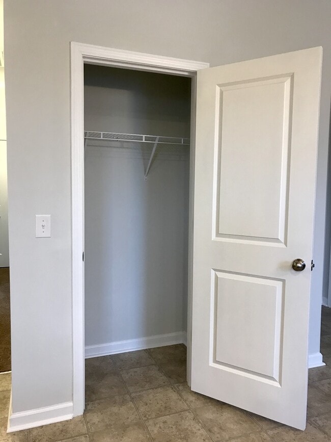 Building Photo - Stunning home in FANTASTIC location off Hwy 90 in Heritage Preserve!