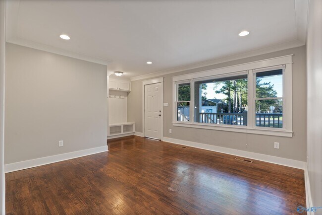 Building Photo - 1706 McCullough Ave NE