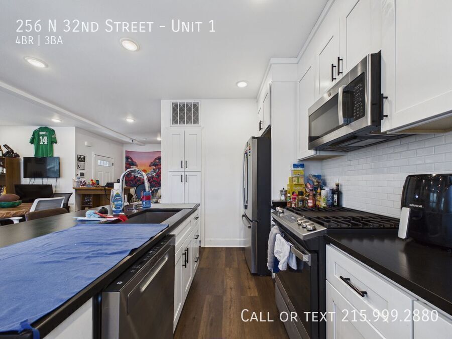Building Photo - 256 N 32nd St