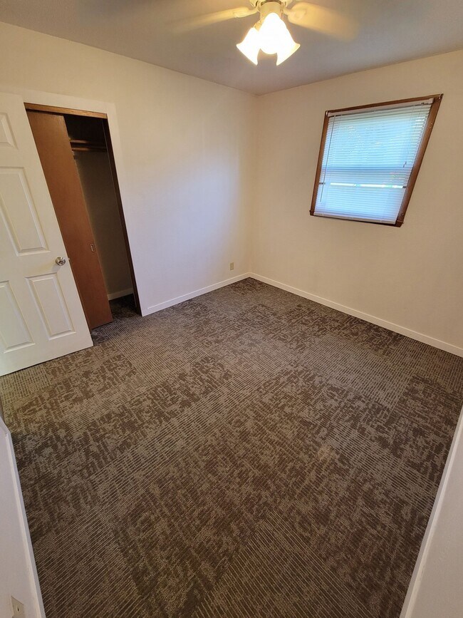 Building Photo - 2 Bedroom | 1 Bathroom Unit in Marion Avai...
