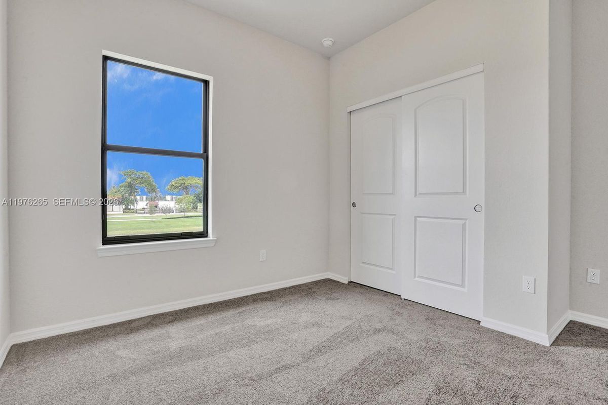 Building Photo - 2202 Appleton Cir S