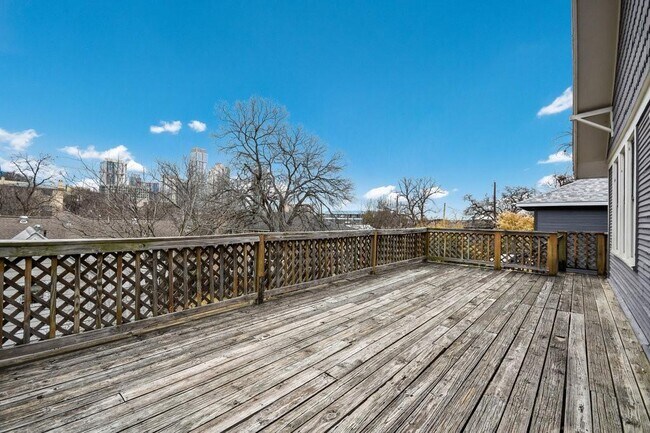 Building Photo - 609 Harthan St