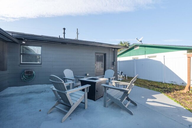 Building Photo - 3215 Crosby Ln