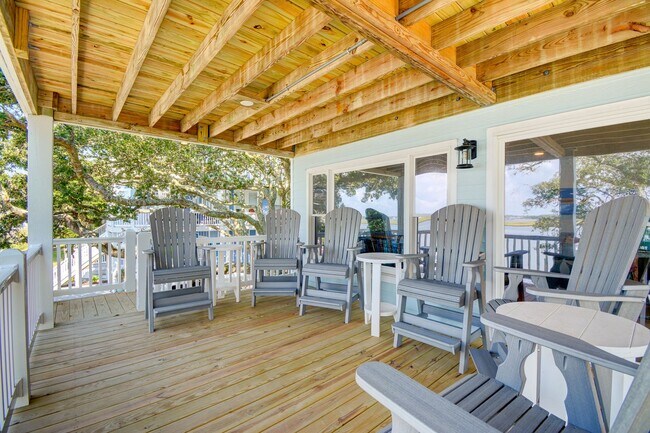 Building Photo - Seasonal Rental: Total Relaxation with Sou...