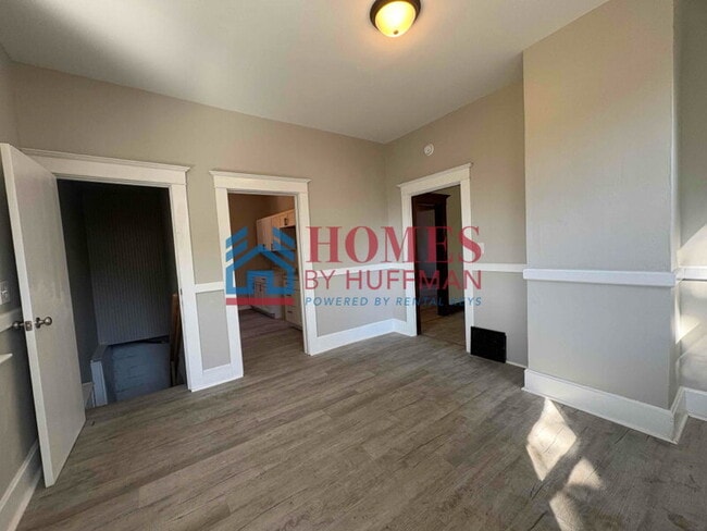 Building Photo - Five Bedroom House | 2 Full Bath | Move In...