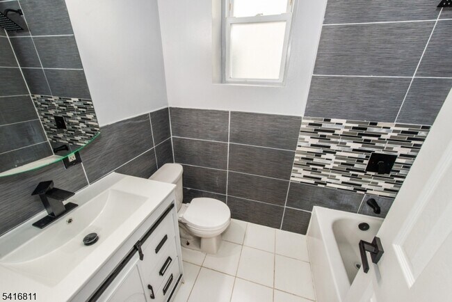 Building Photo - 59 Ellington St