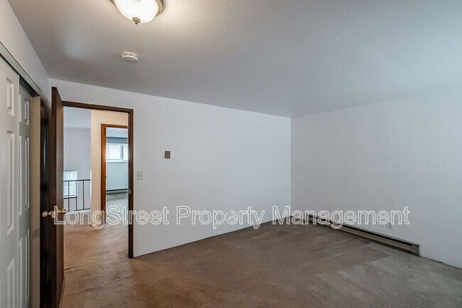 Building Photo - 1950 NW Hayes Ave