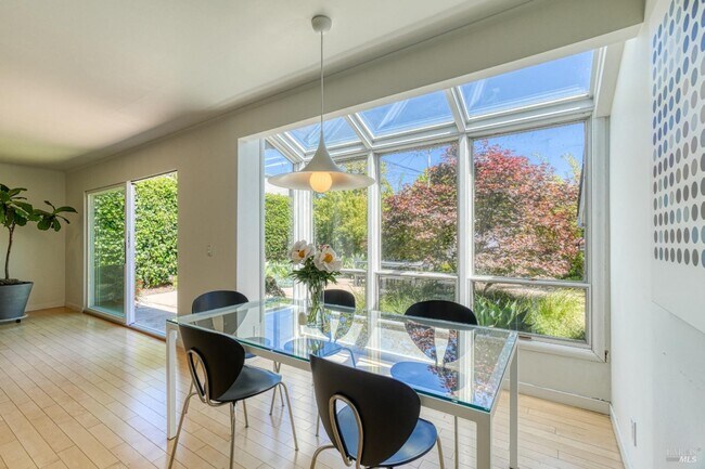 Building Photo - 1704 San Anselmo Ave