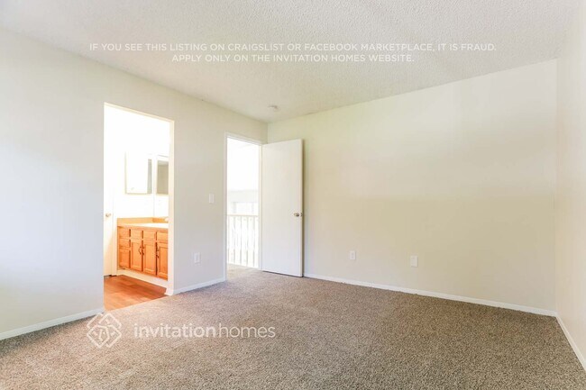 Building Photo - 4443 Biscay St