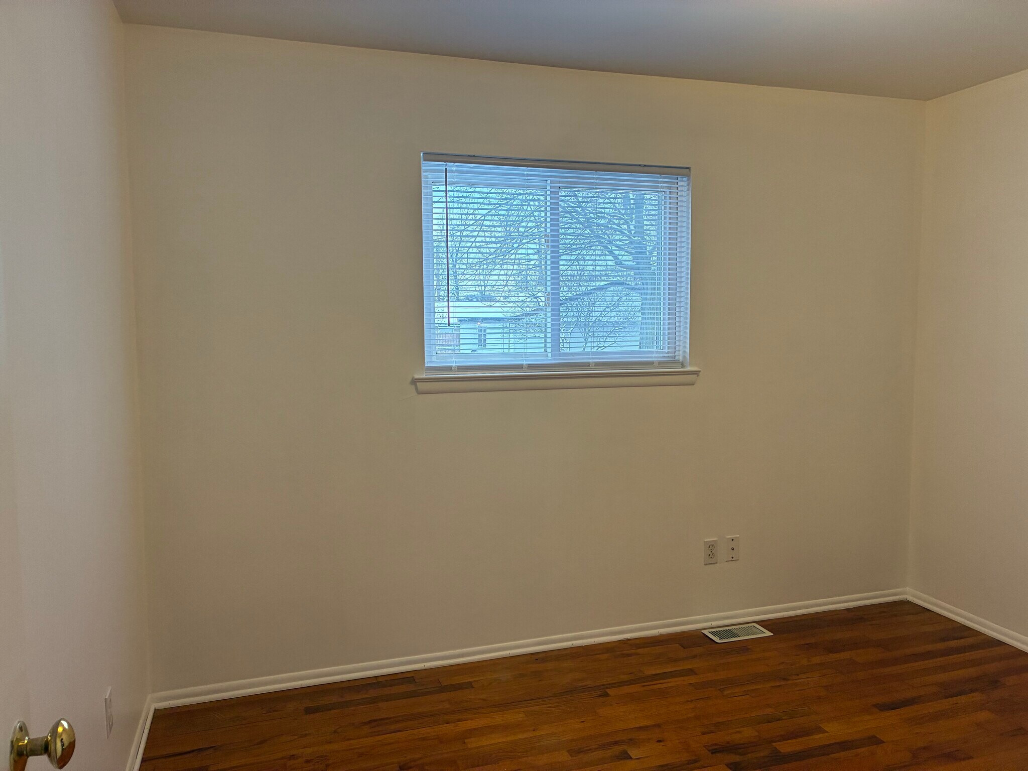 Building Photo - 1353 Stewart Ave