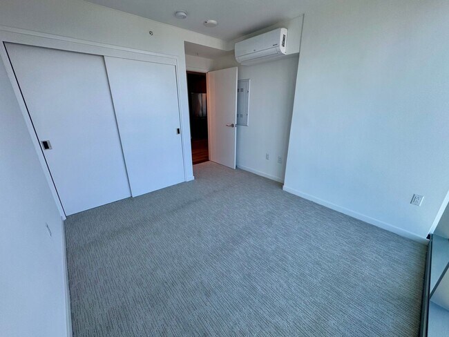 Building Photo - Brand new, high floor unit w/ All utilitie...