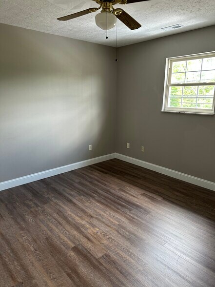 Building Photo - 5149 Teays Valley Rd