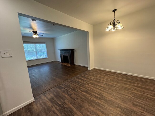 Building Photo - Adorable 2 bedroom 1 bath!