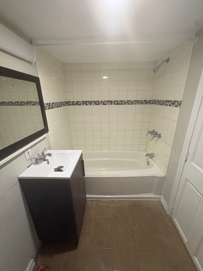 Building Photo - 2205 33rd St