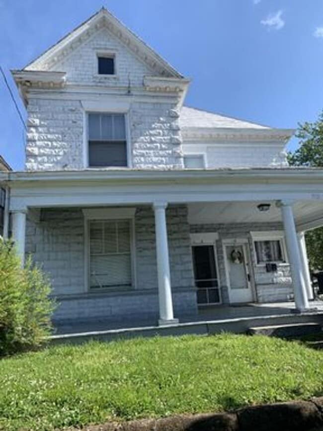 Building Photo - Marshall715