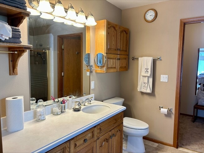 Building Photo - 4739 S Golf Course Dr