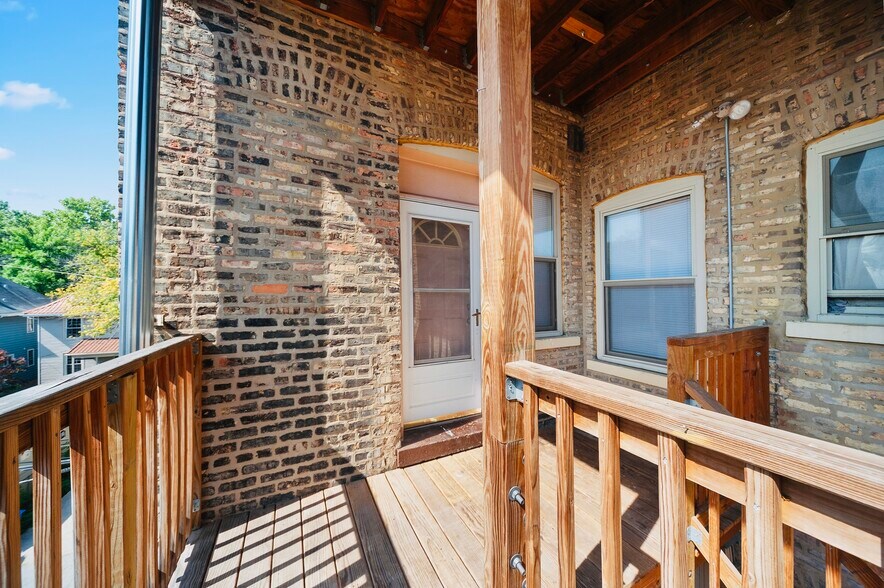 Building Photo - 1243 W Rosemont Ave