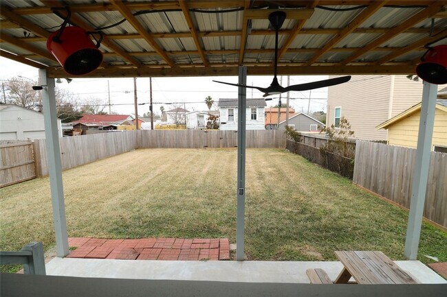 Building Photo - 5506 Avenue Q