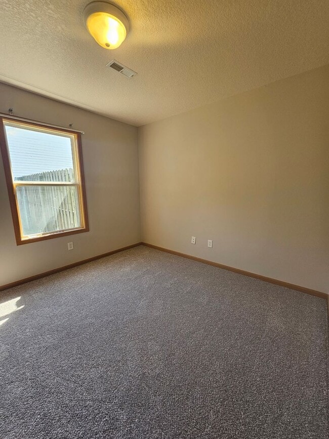 Building Photo - There is a $25 fee per application and eve...