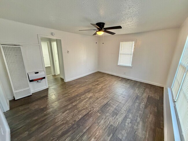 Building Photo - 2bed 1 bath Home Sweet Home