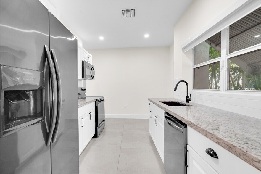 Building Photo - 52 NW 47th Ter